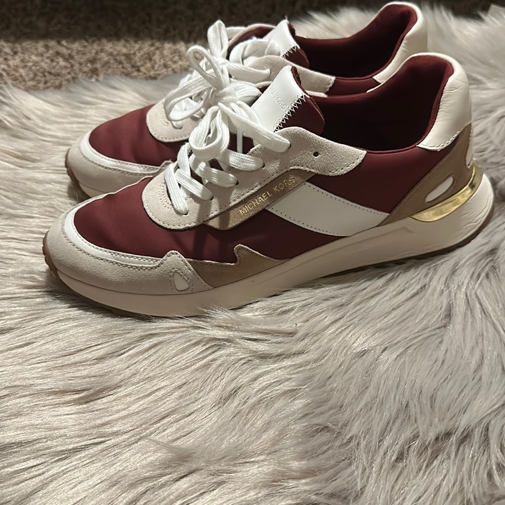 Michael Kors women sneakers burgundy/ beige, caramel and white in size 9